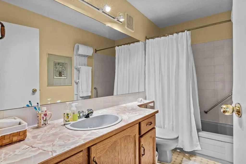 717 7th Street E, #4