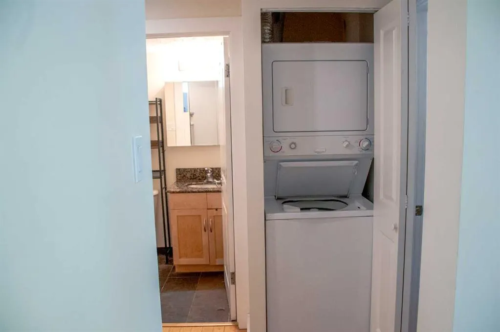 934 2 Avenue NW, #205