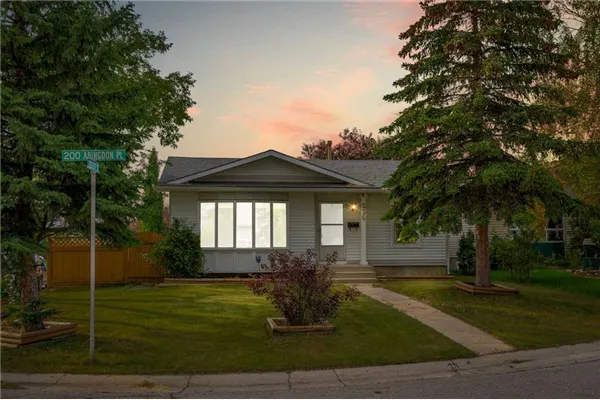 236 Abingdon Place NE