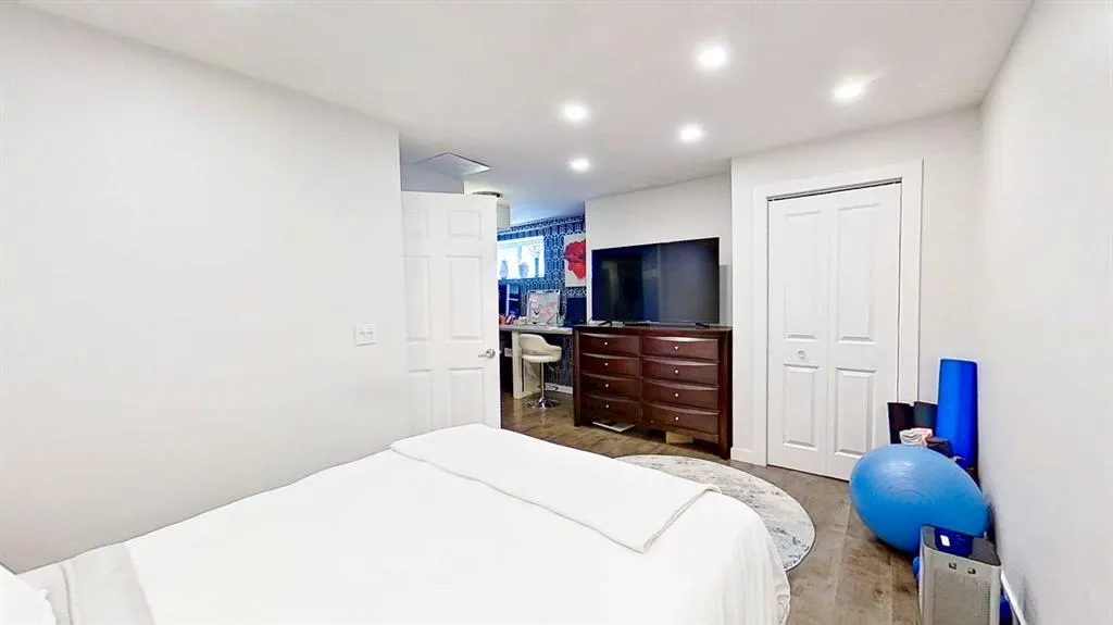1304 Evanston Square NW