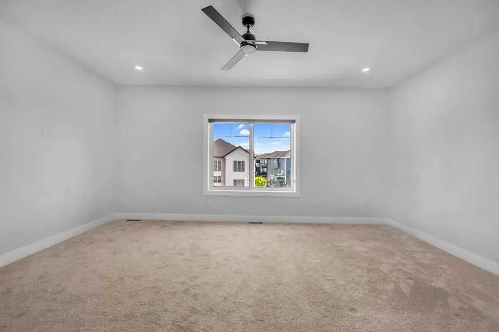 198 KINNIBURGH Crescent