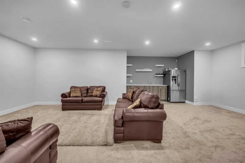 198 KINNIBURGH Crescent