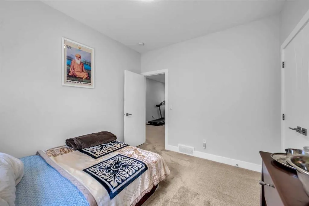 198 KINNIBURGH Crescent