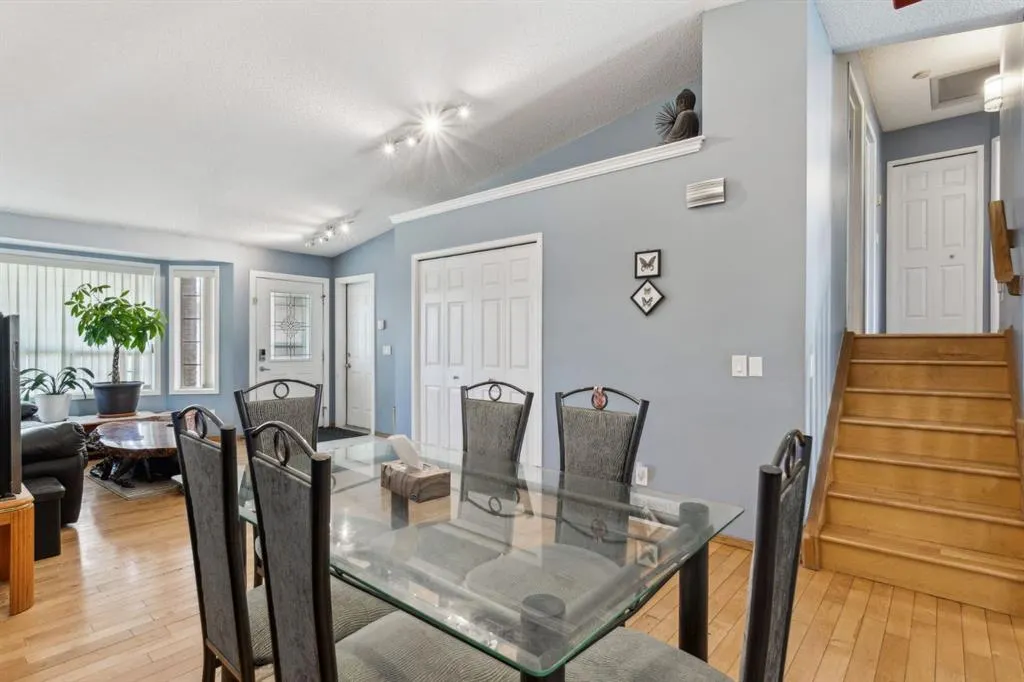 894 Applewood Drive SE