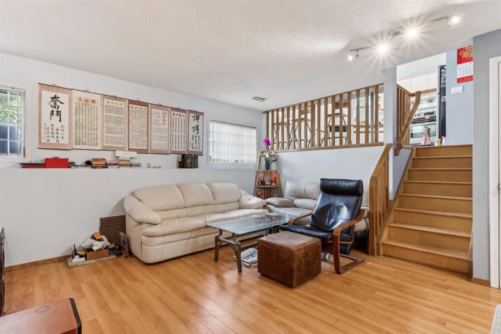 894 Applewood Drive SE