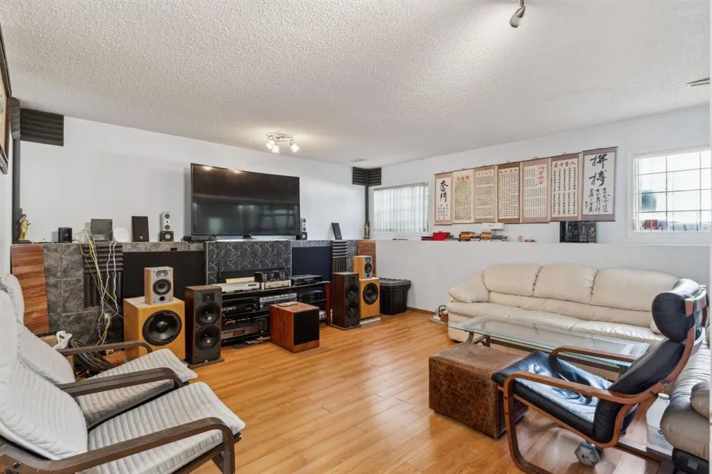 894 Applewood Drive SE