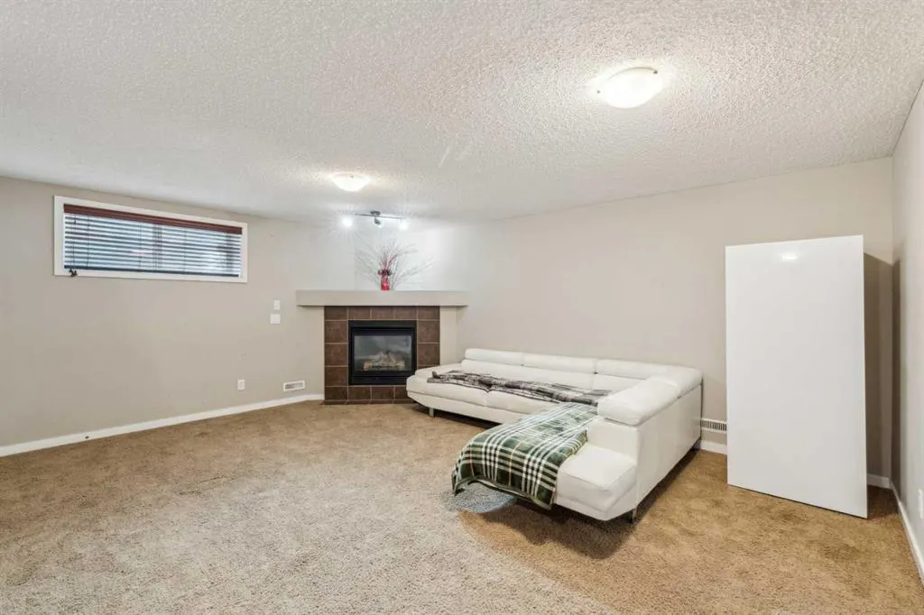 22 Auburn Bay View SE