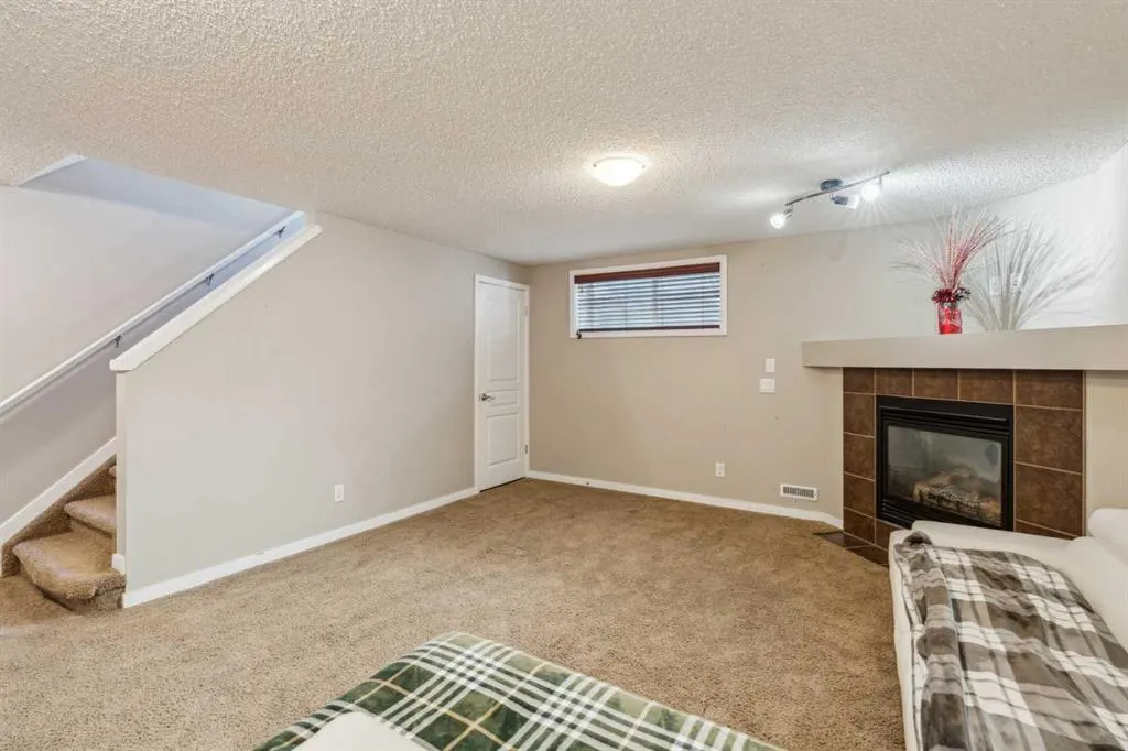 22 Auburn Bay View SE