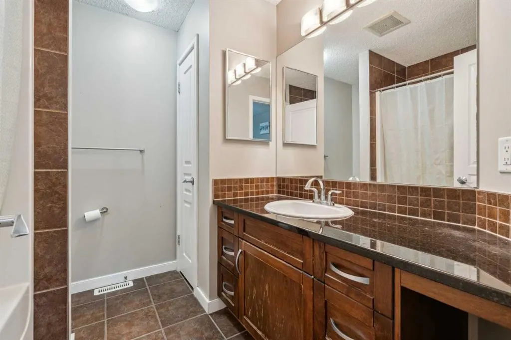 22 Auburn Bay View SE