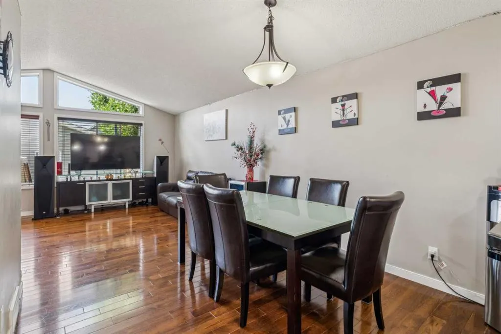 22 Auburn Bay View SE