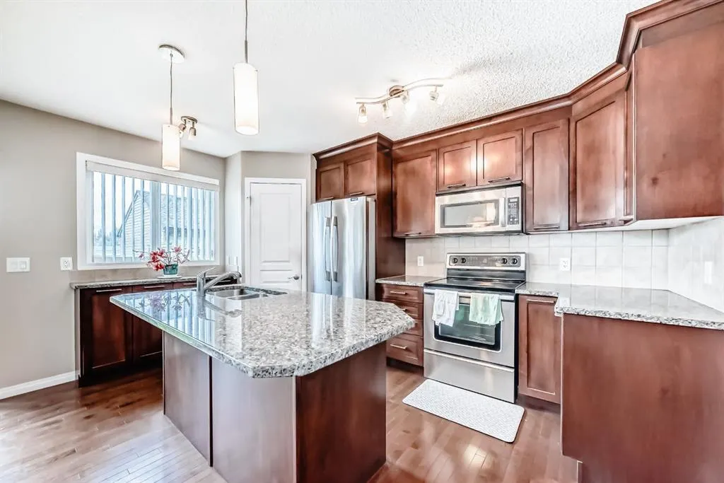 249 Elgin Meadows Park SE