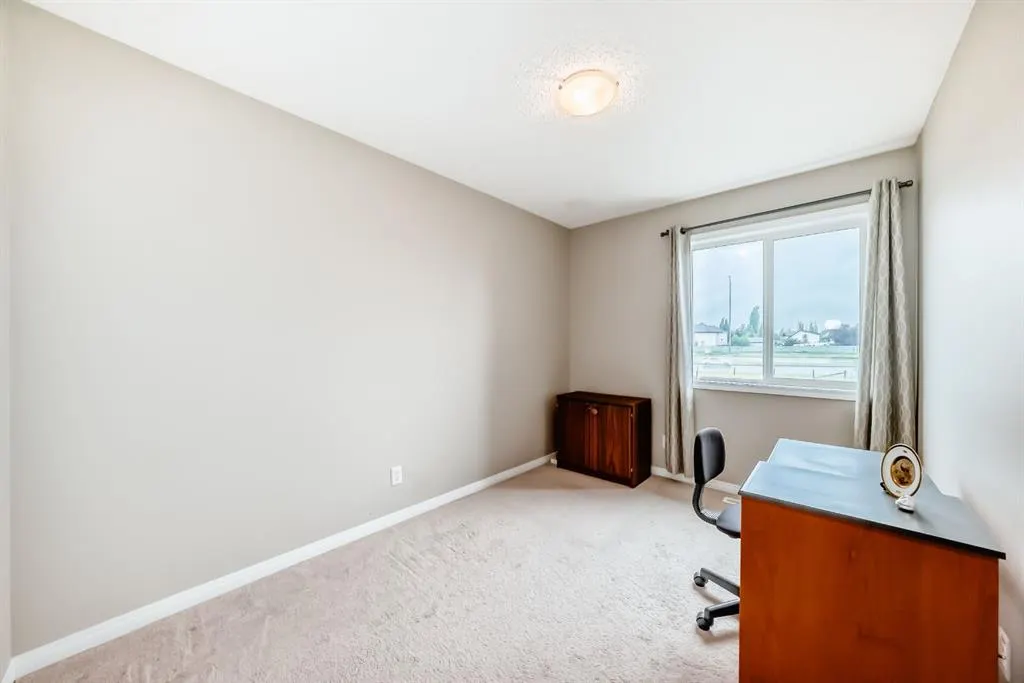 249 Elgin Meadows Park SE