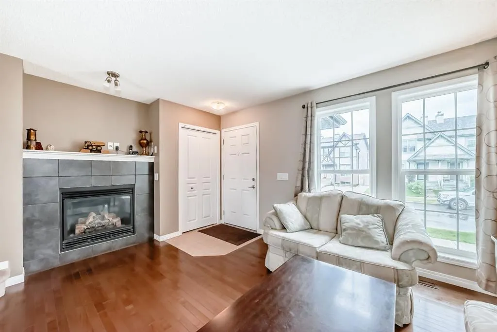 249 Elgin Meadows Park SE