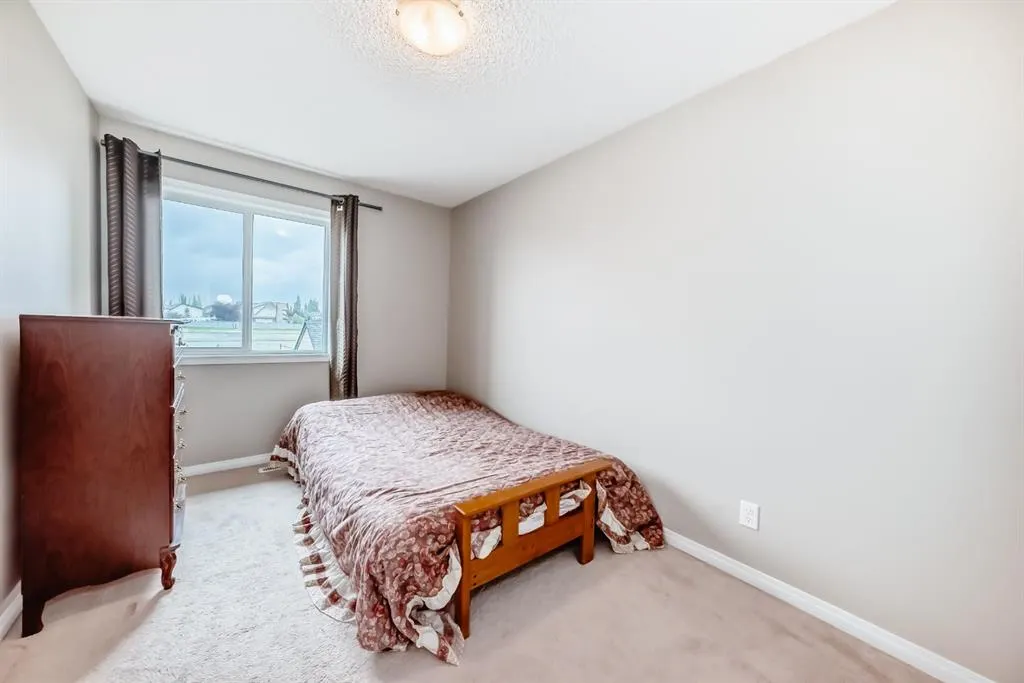249 Elgin Meadows Park SE
