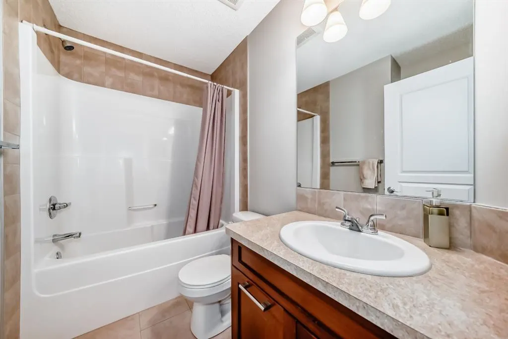 249 Elgin Meadows Park SE