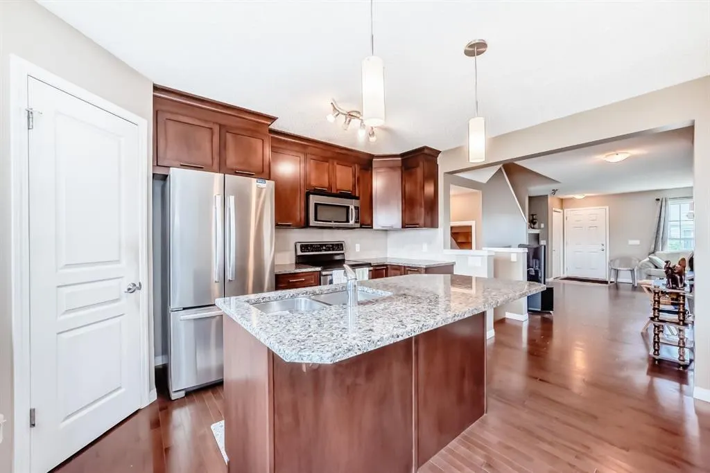 249 Elgin Meadows Park SE