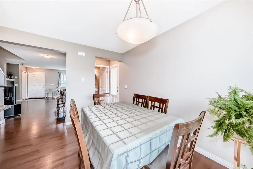 249 Elgin Meadows Park SE