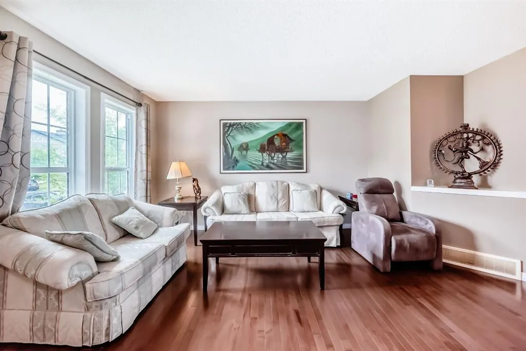 249 Elgin Meadows Park SE