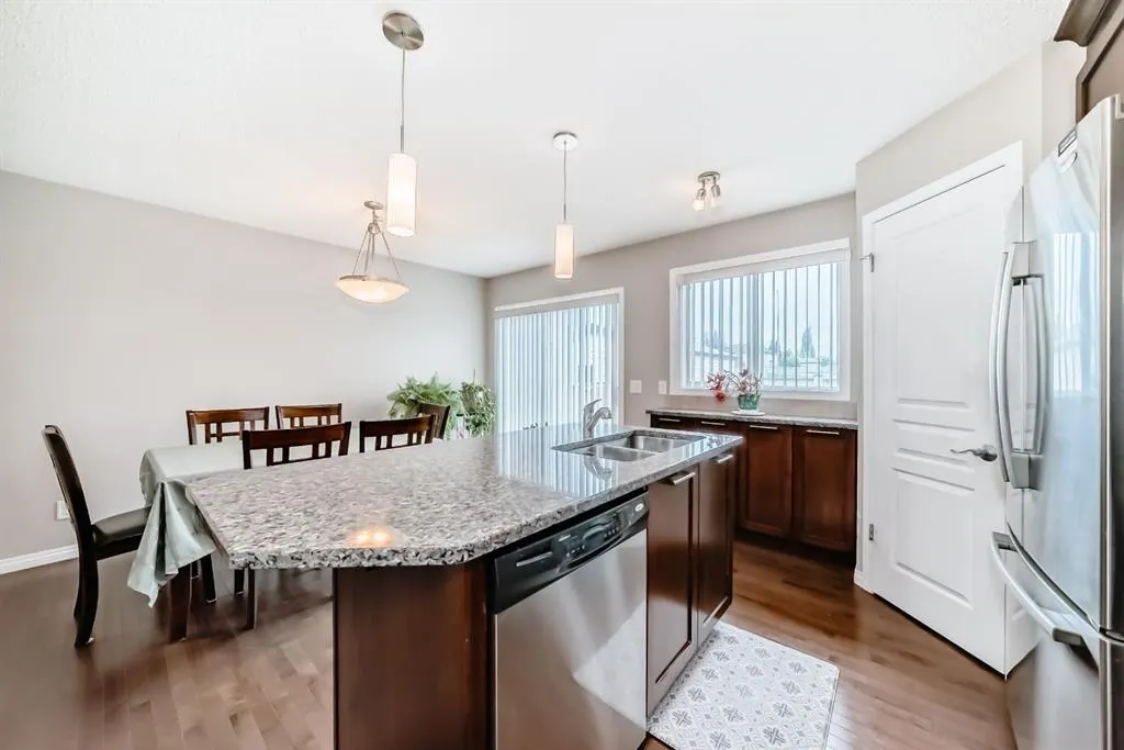 249 Elgin Meadows Park SE