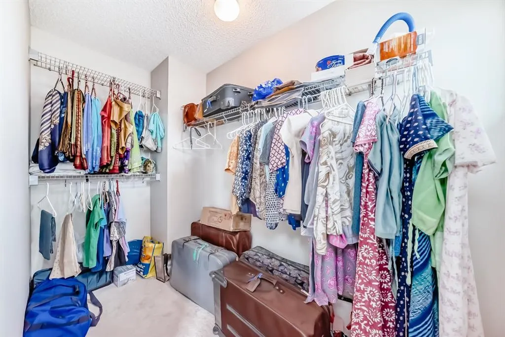 249 Elgin Meadows Park SE