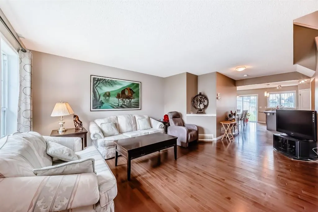 249 Elgin Meadows Park SE