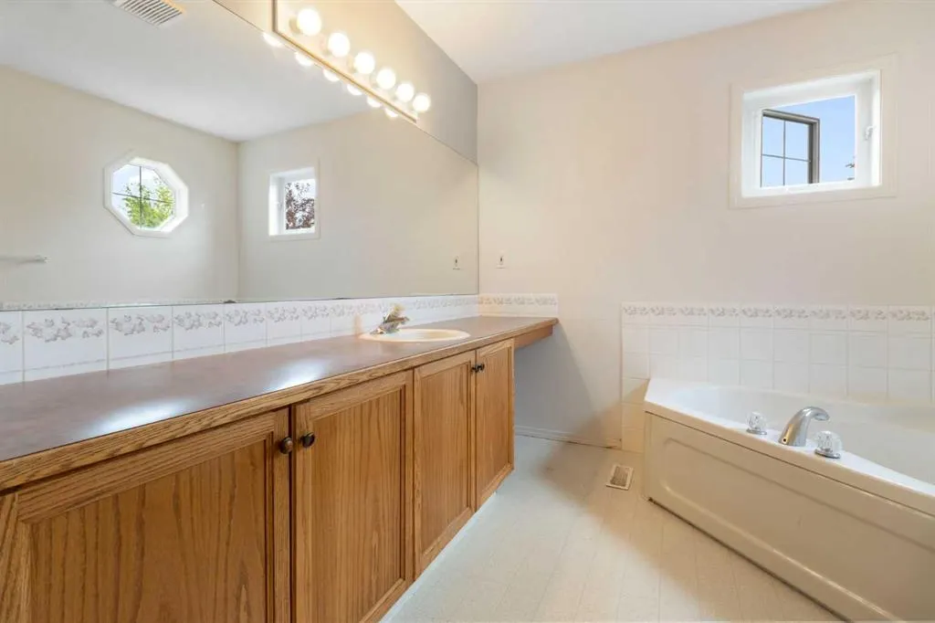 5220 50A Avenue, #605