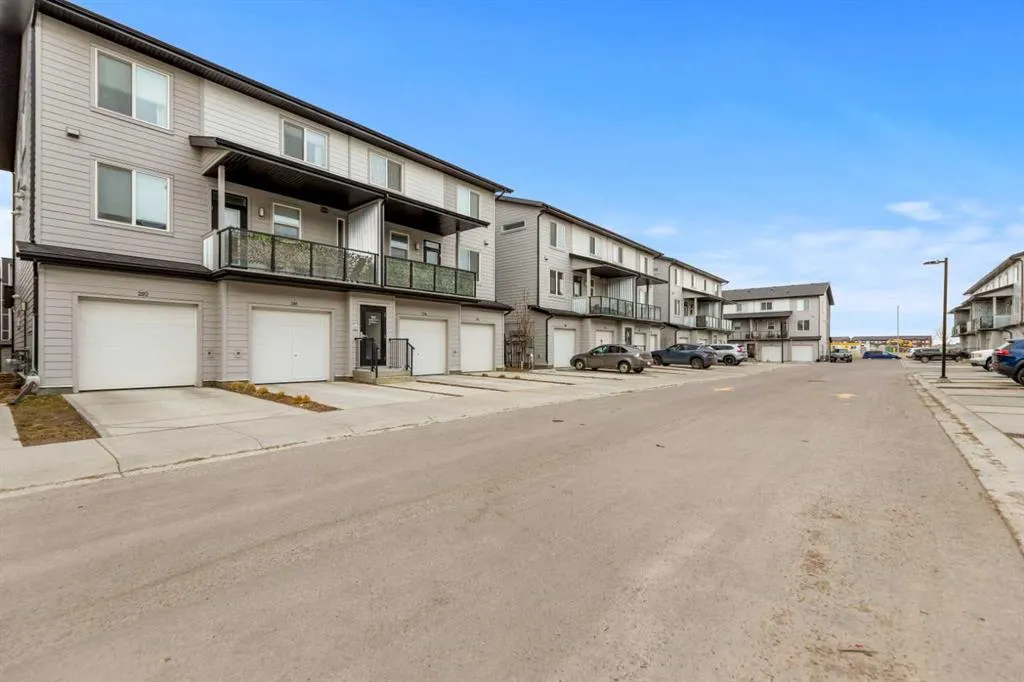 130 Redstone Walk NE, #203