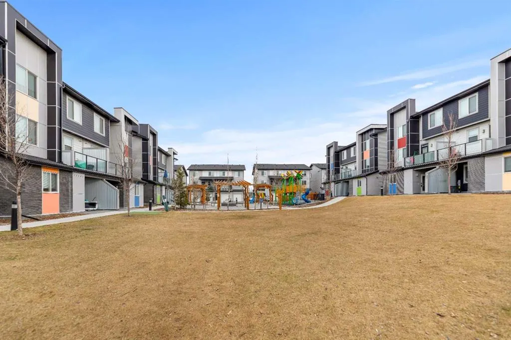 130 Redstone Walk NE, #203