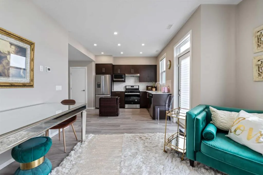 130 Redstone Walk NE, #203