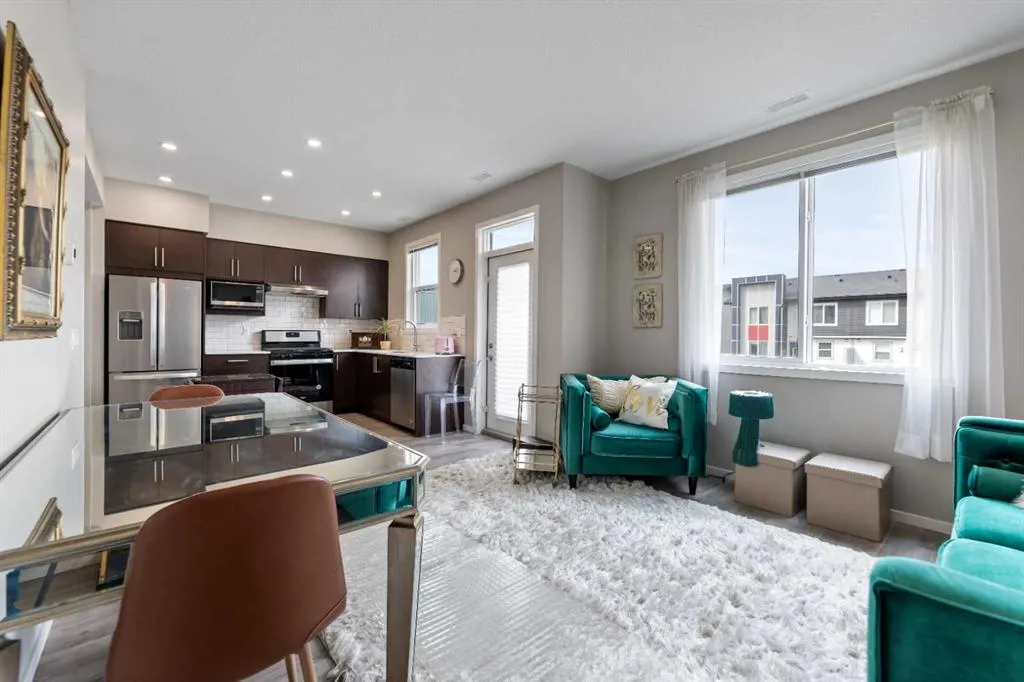 130 Redstone Walk NE, #203