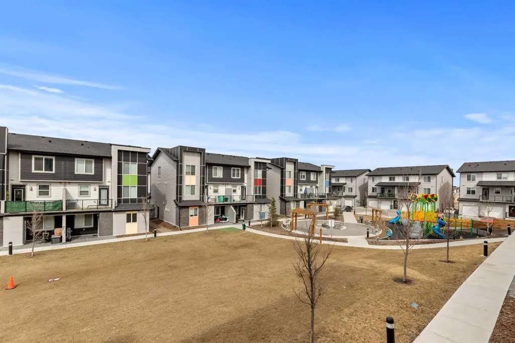 130 Redstone Walk NE, #203