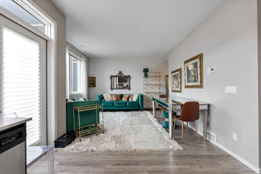 130 Redstone Walk NE, #203