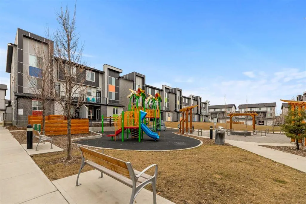 130 Redstone Walk NE, #203