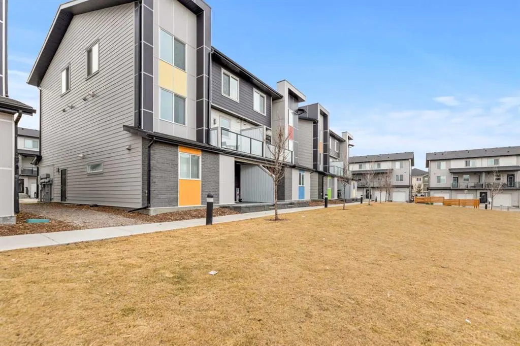 130 Redstone Walk NE, #203