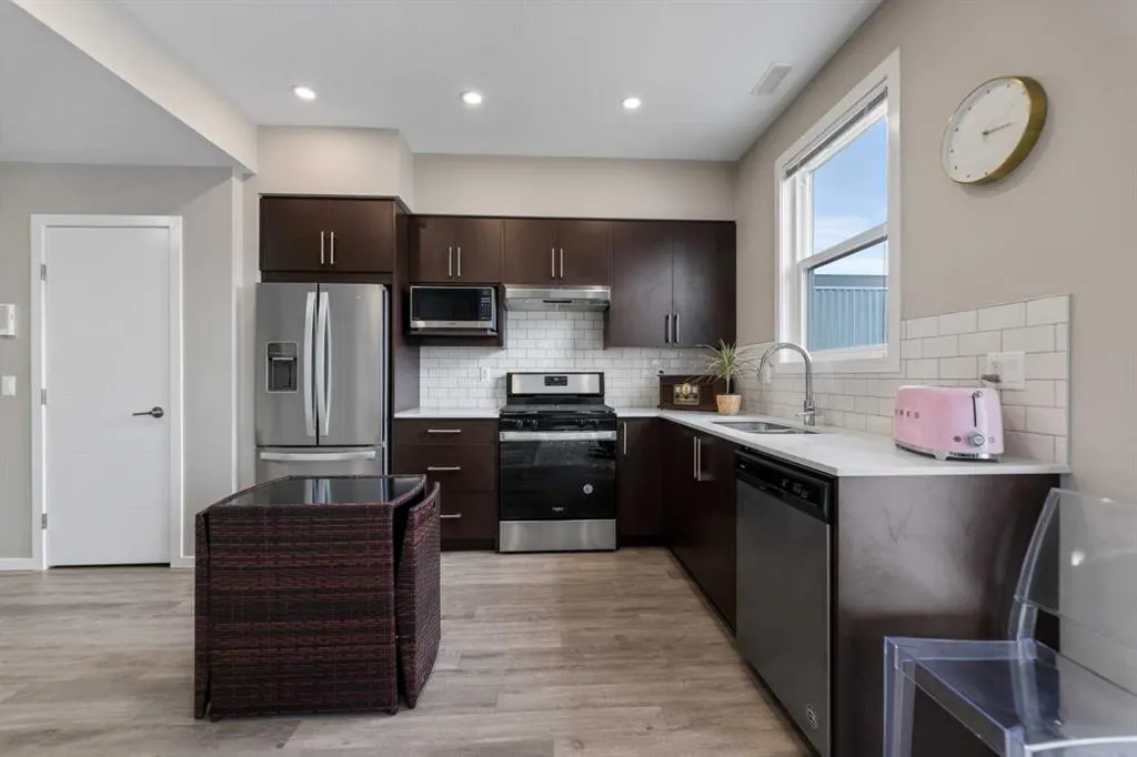 130 Redstone Walk NE, #203