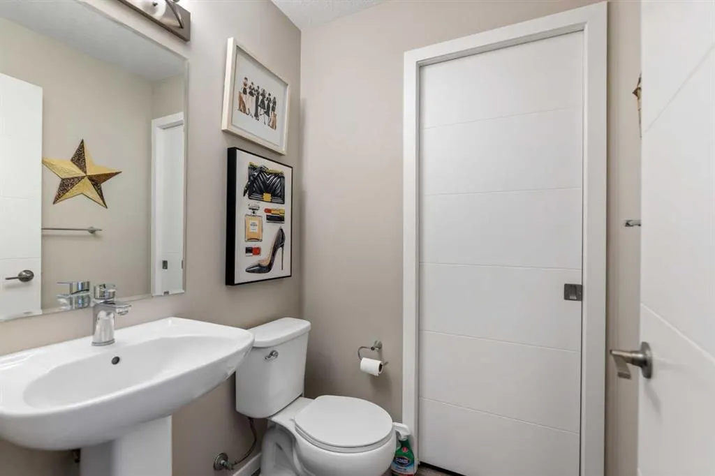 130 Redstone Walk NE, #203