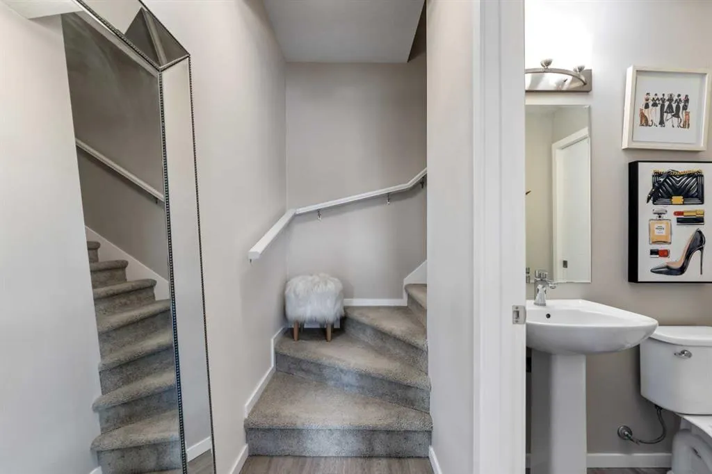130 Redstone Walk NE, #203