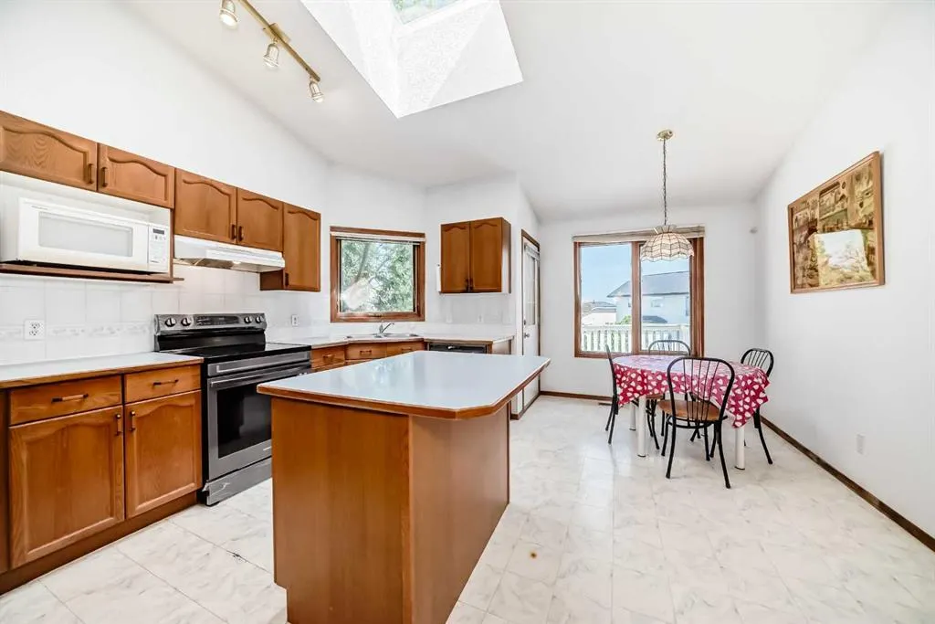 28 Harvest Oak Drive NE