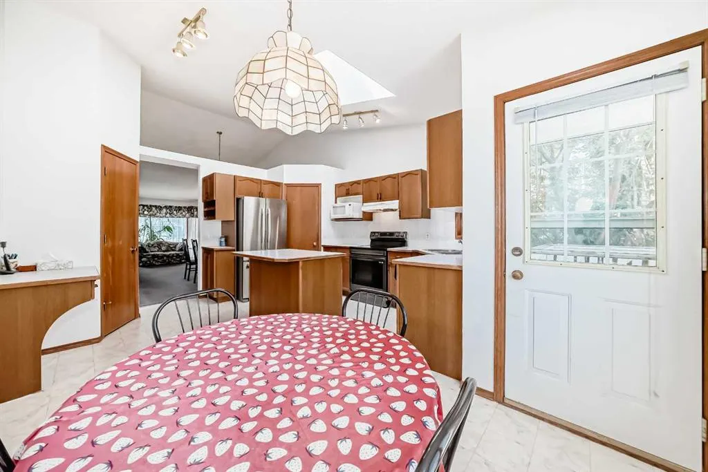 28 Harvest Oak Drive NE