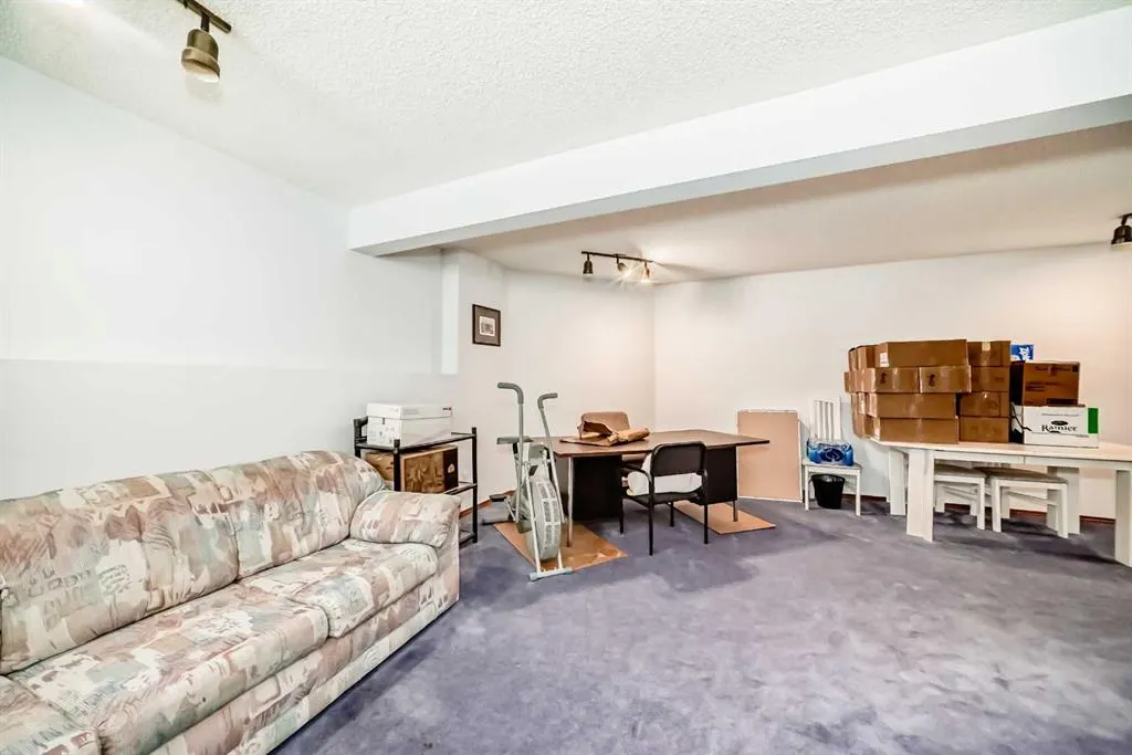 28 Harvest Oak Drive NE