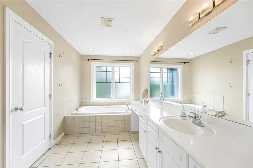 10 Tusslewood Heights NW