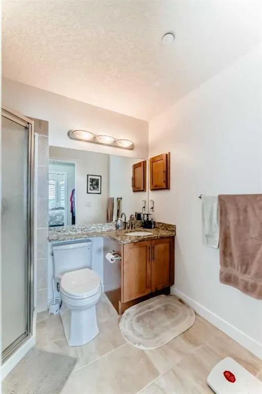 1005B Westmount Drive, #207