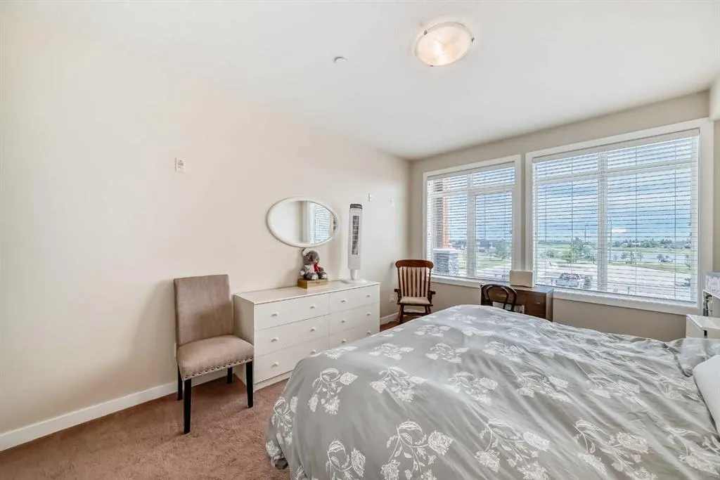 1005B Westmount Drive, #207