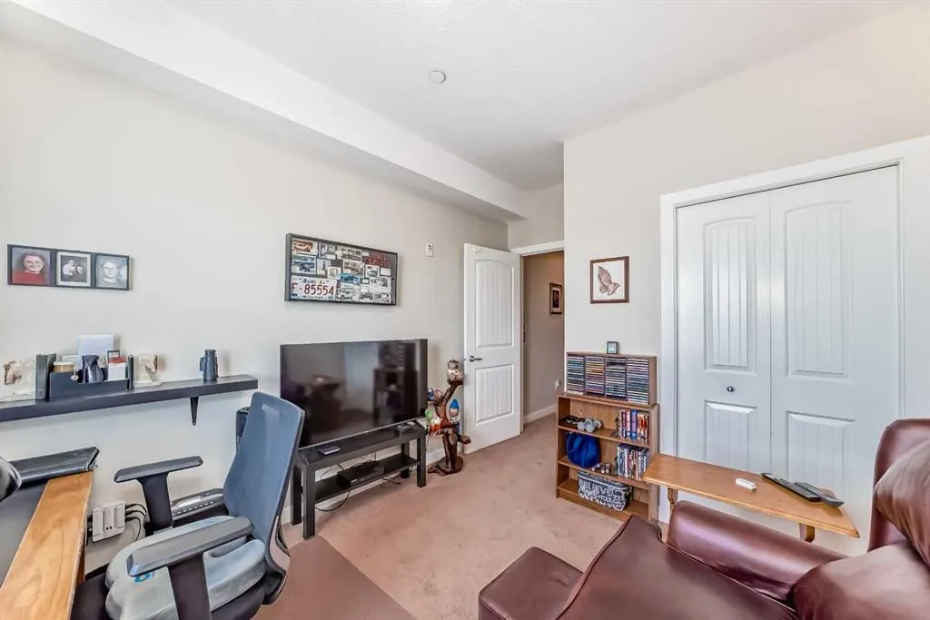 1005B Westmount Drive, #207