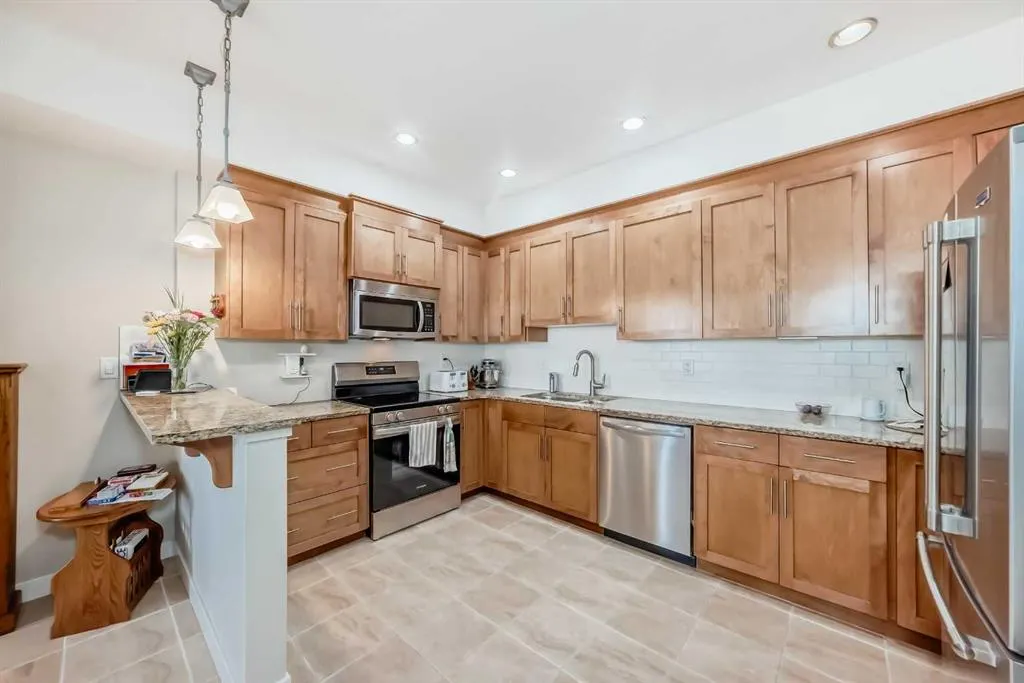 1005B Westmount Drive, #207