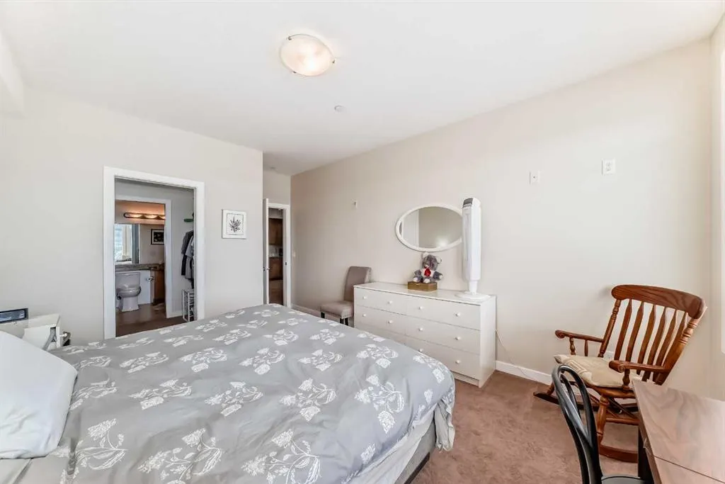 1005B Westmount Drive, #207