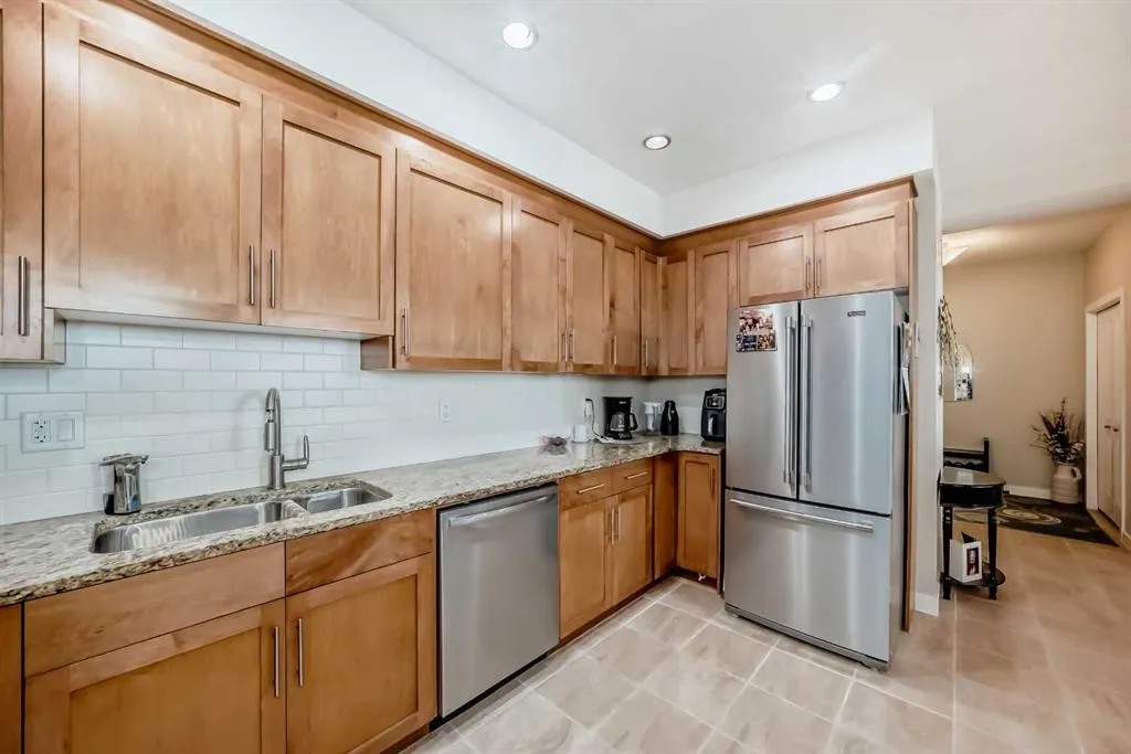 1005B Westmount Drive, #207