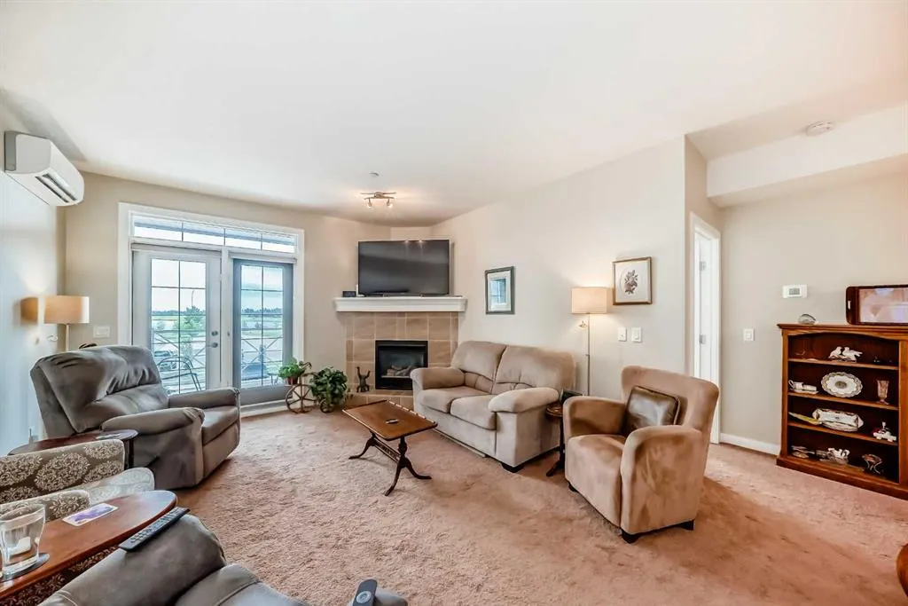1005B Westmount Drive, #207