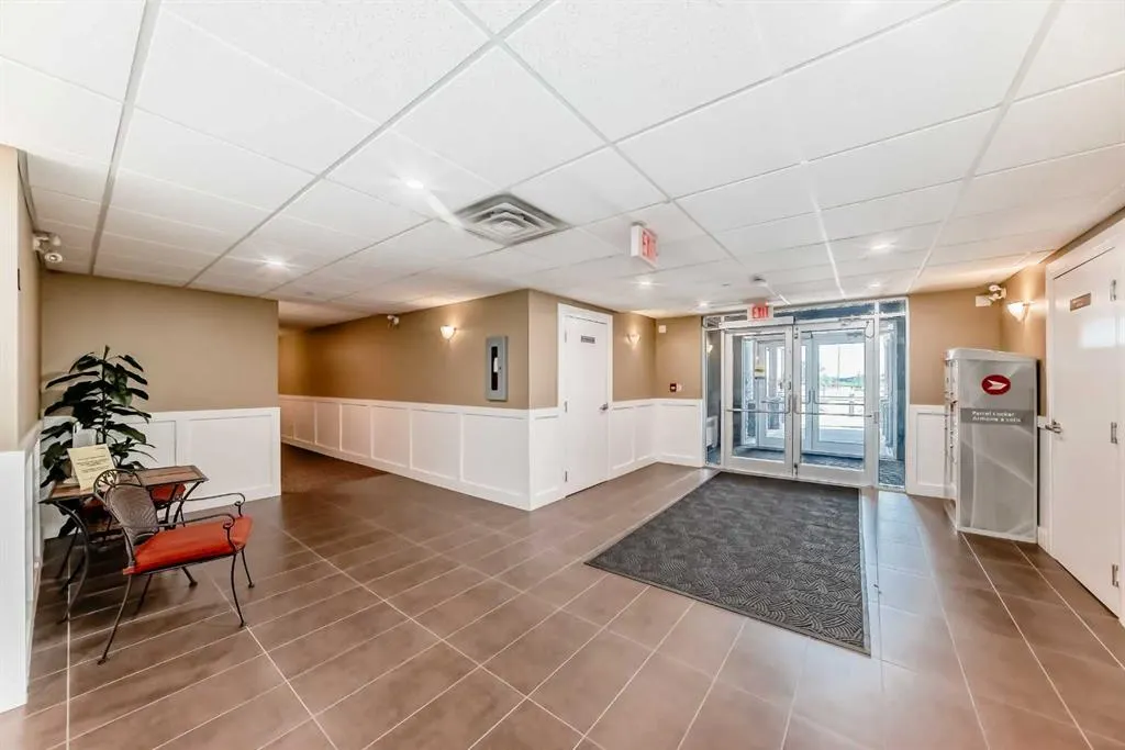 1005B Westmount Drive, #207