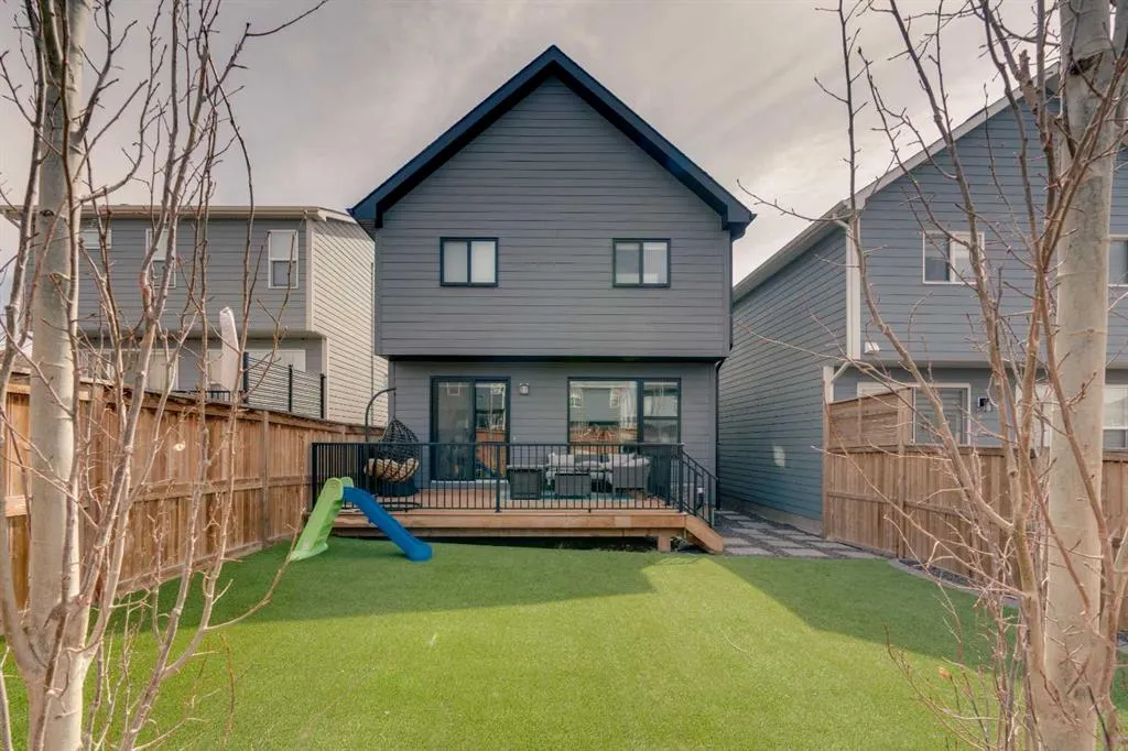 27 Cranbrook Court SE